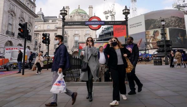 Britania e Madhe rishikon masat, Green Pass drejt eleminimit